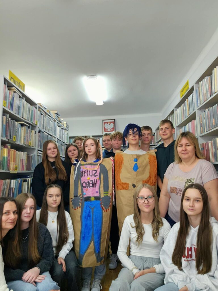 Wizyta klasy 7a z Kościelca w bibliotece