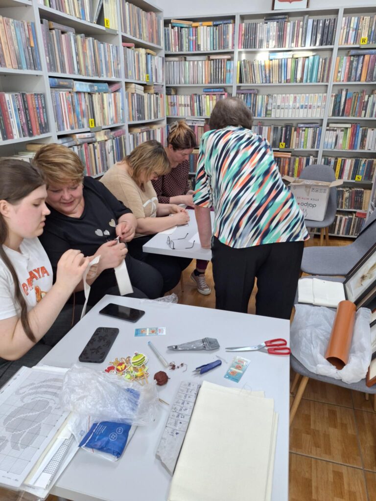 Pierwsze zajęcia z haftu krzyżykowego za nami